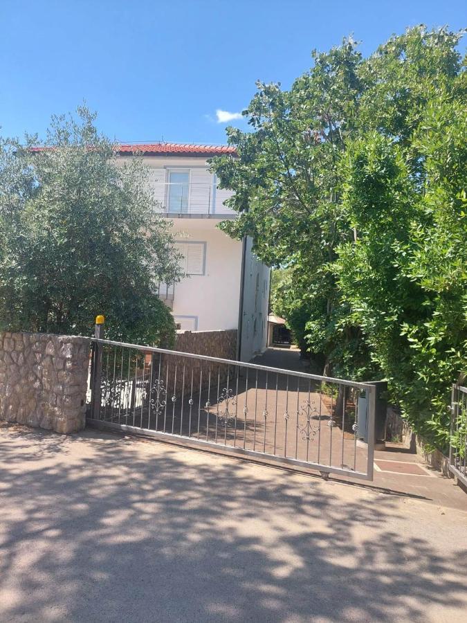 Apartmani Zec Šilo Eksteriør bilde